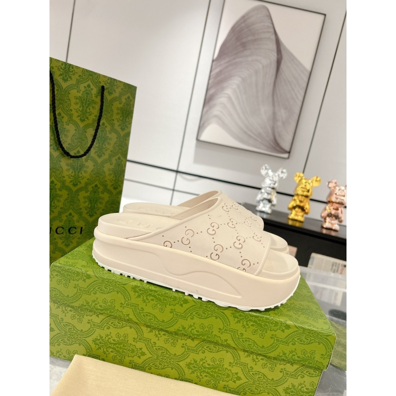 G*u*i slippers